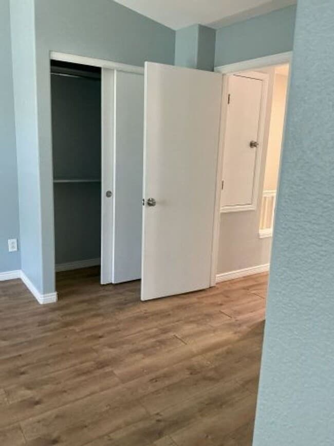 Building Photo - **Newly Upgraded Townhome**