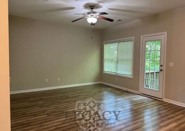 Building Photo - 748 Pippin Dr