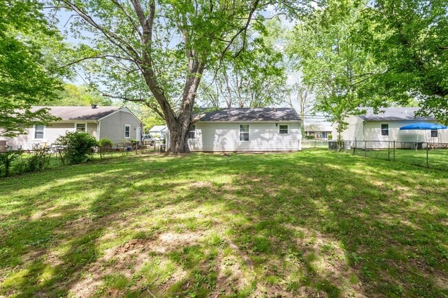 Building Photo - 3 Bedroom Pet Friendly Home For Rent Close To Post!