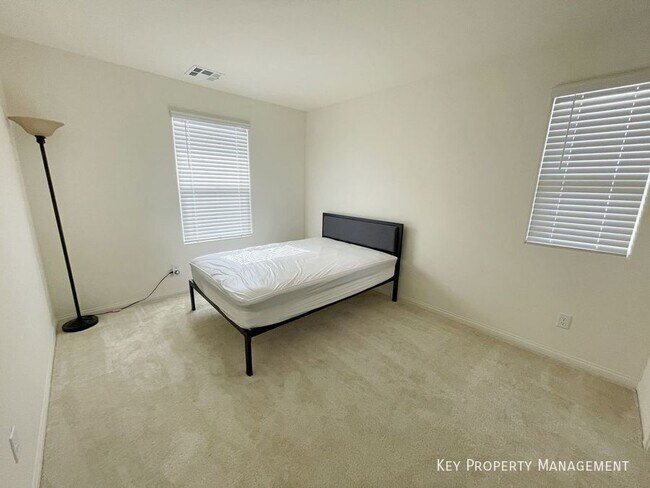 Building Photo - 692 Bamboo Bnd Pl