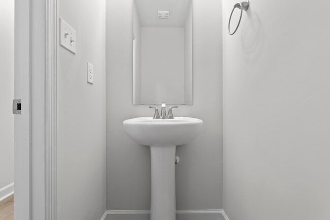 Building Photo - Townhome for Rent with Covered Patio!