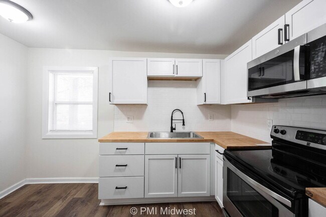 Building Photo - 512 N Chester Ave