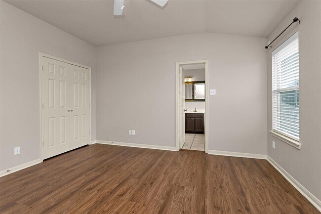 Building Photo - 6443 Applewood Forest Dr