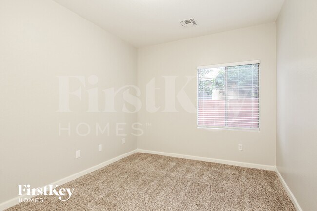 Building Photo - 14912 N 153rd Ave