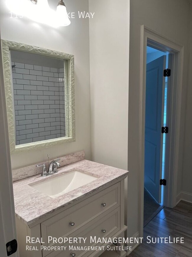 Building Photo - 115 Silver Lake Way