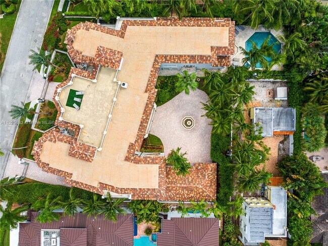 Building Photo - 709 Idlewyld Dr