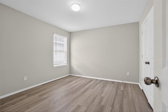 Building Photo - 16817 Pink Wintergreen Dr