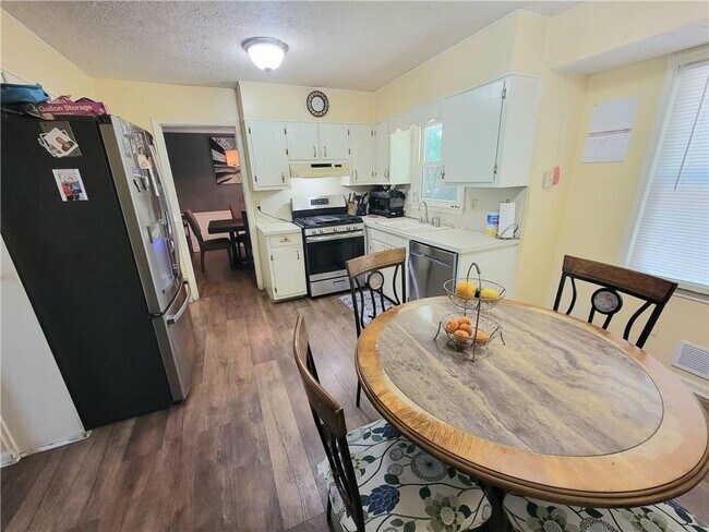 Building Photo - 4257 Duesenberg Dr