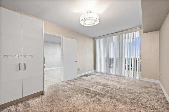 Building Photo - 1850 S Ocean Dr