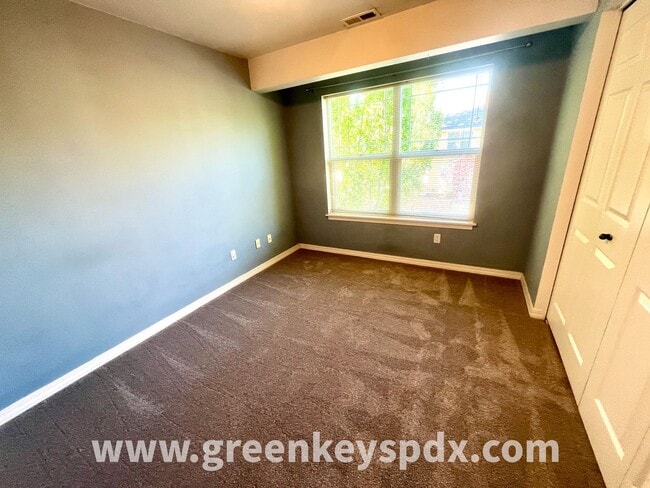 Building Photo - 3 Bedroom, 2.5 Bathroom Townhouse in N Por...