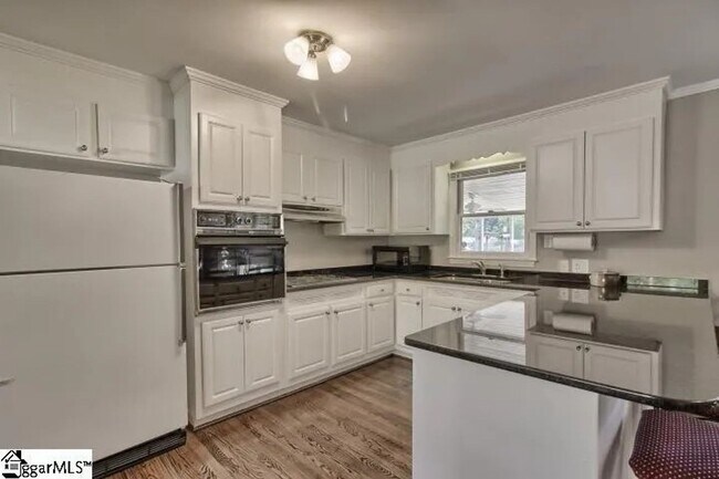 Building Photo - 414 Mapleton Dr