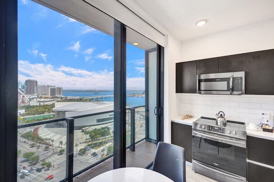 Building Photo - 398 NE 5th St