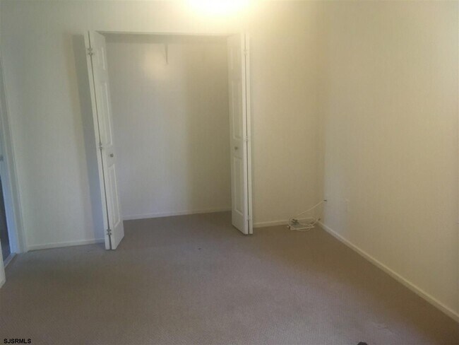 Building Photo - 15 Cambridge Townhouse Dr