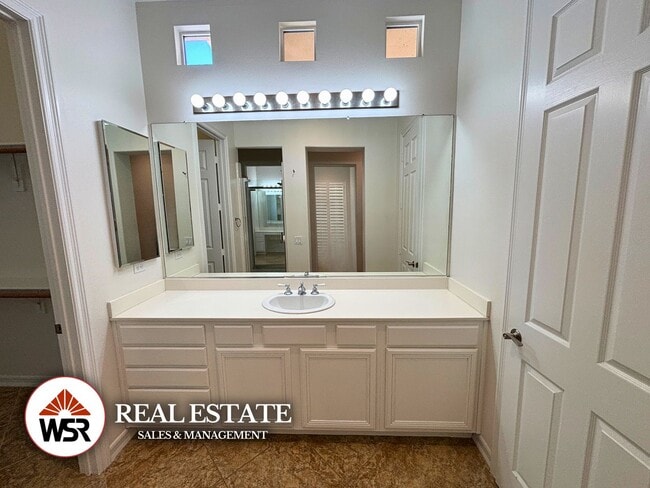 Building Photo - Beautifully upgraded LARGE home with a pool and basketball court in Mockingbird Canyon!