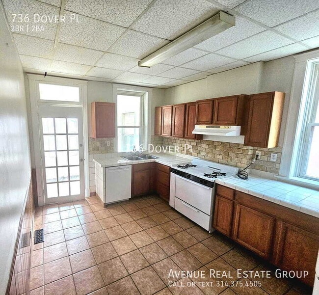 Building Photo - 736 Dover Pl
