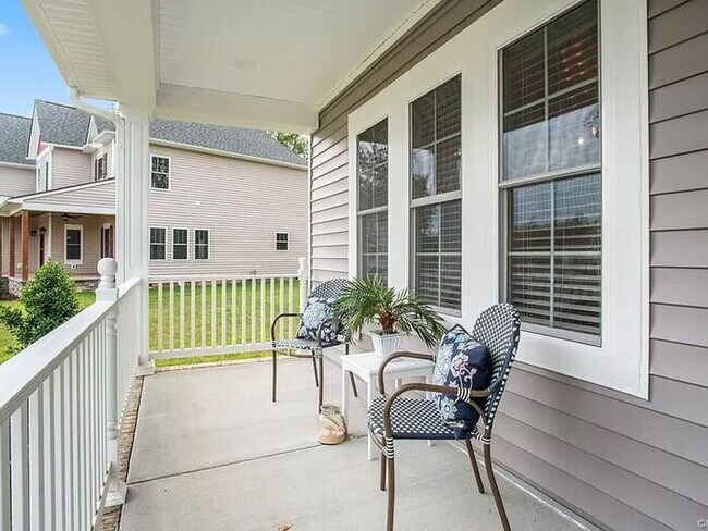Building Photo - 2206 Adelay Dr