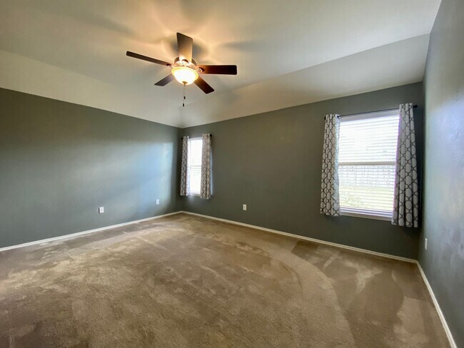 Building Photo - 466 Eagle Brook Ln