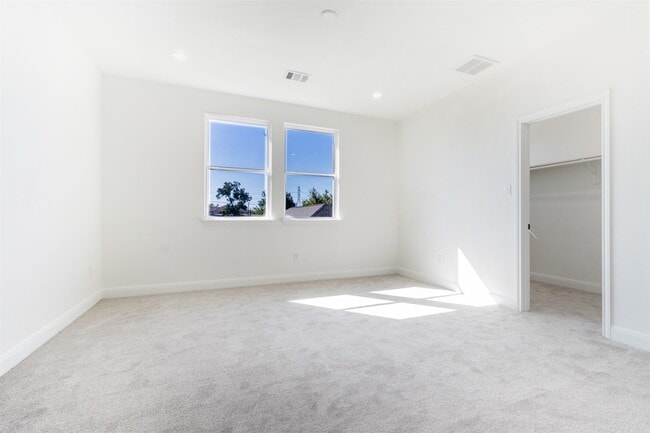 Building Photo - 4008 Bennington St