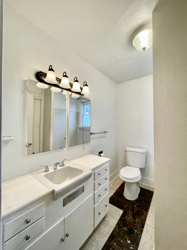 Building Photo - 901 N M St