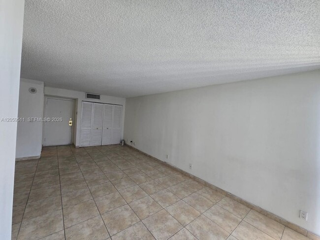 Building Photo - 17021 N Bay Rd