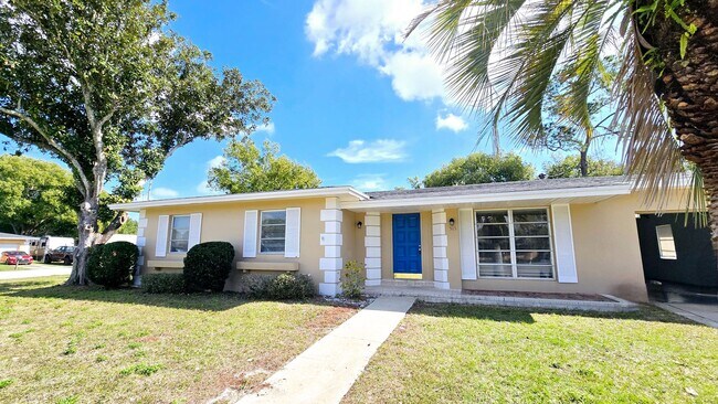 Building Photo - Charming Corner Lot Home in Deland- Near T...