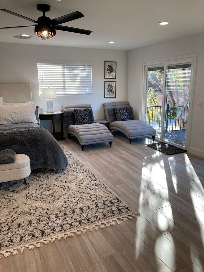 Building Photo - Gorgeous, modern, remodeled, furnished ren...