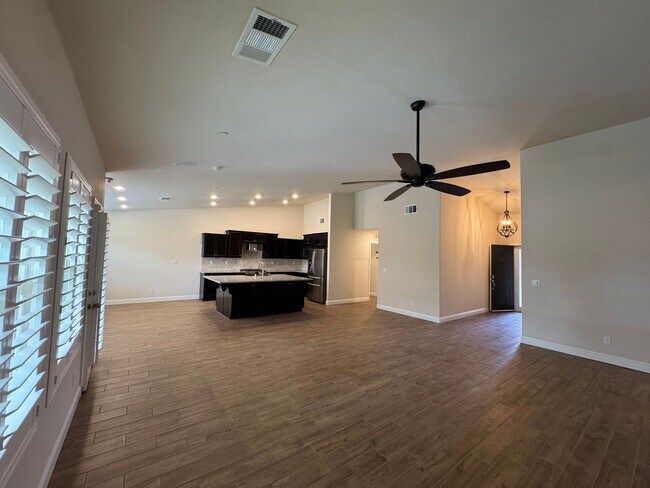 Building Photo - 493 Crescent Ln