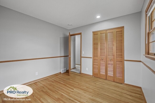 Building Photo - 3 Bedroom House on a Large Lot