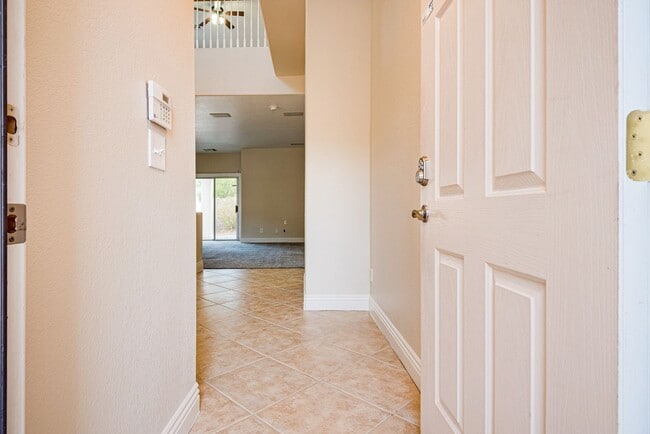 Building Photo - Spacious 3-Bedroom Home Featuring Downstai...