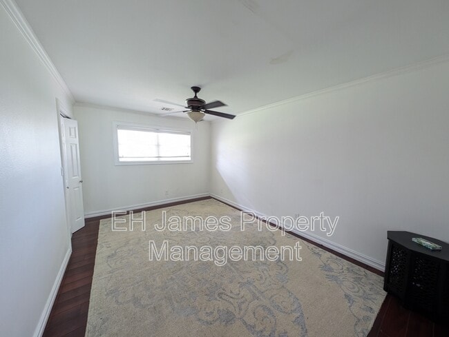 Building Photo - 4626 S Maplewood Ave