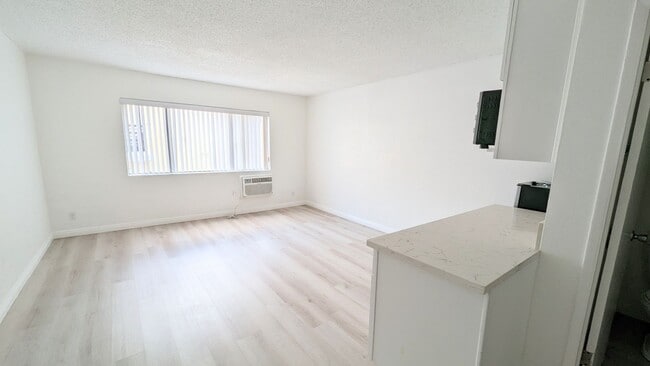 Interior Photo - 1811 Tamarind Apartments