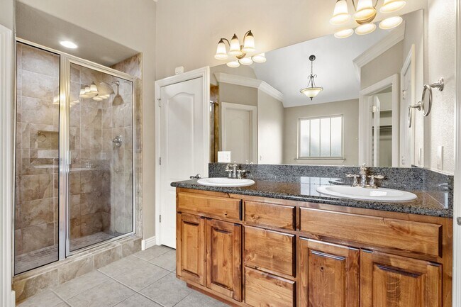 Building Photo - Wonderful home centrally located in Centerton with SOLAR - cut your electric bill down tremendously!