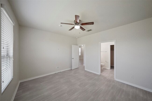 Building Photo - 2719 Skyview Long Dr