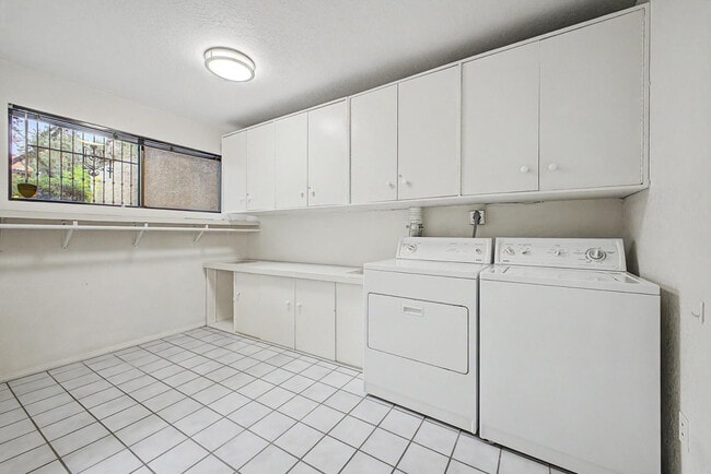 Building Photo - 5736 N 25th St