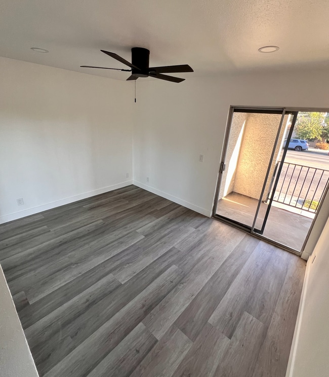 Building Photo - Modern 1-Bedroom Apartment in Gated Van Nu...