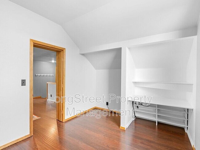 Building Photo - 15926 SW Hampshire Terrace