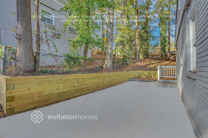 Building Photo - 300 Banberry Dr SE