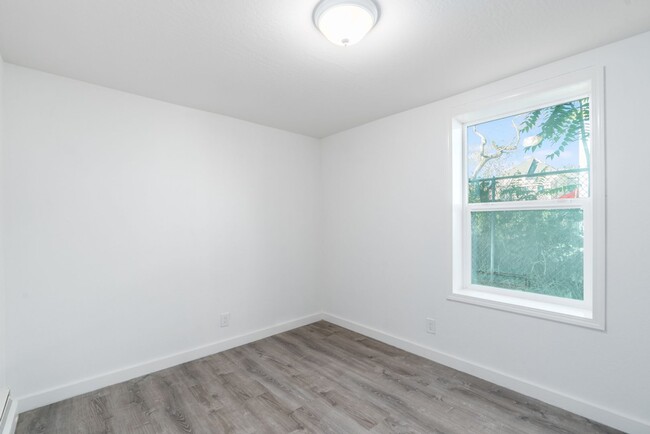 Building Photo - 2120 Lincoln Ave #D - 2 bedroom | 1 bath |...