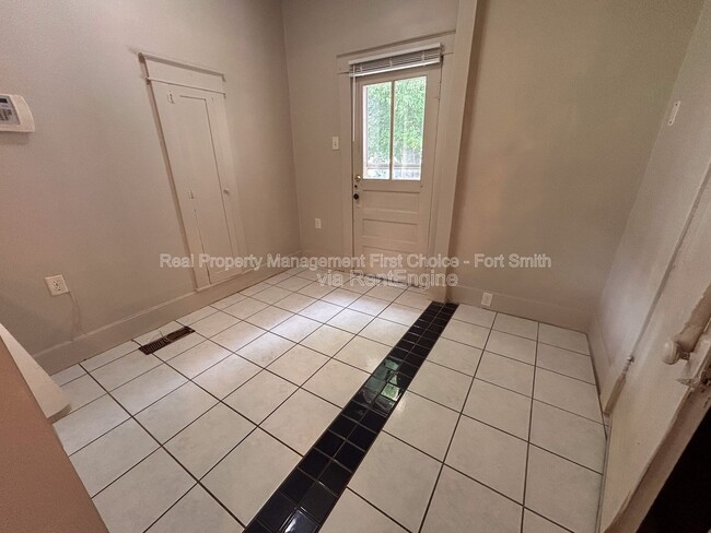 Building Photo - 811 N 41st St