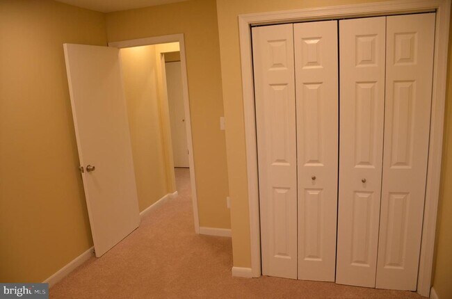 Building Photo - 1046 Spring Valley Ct