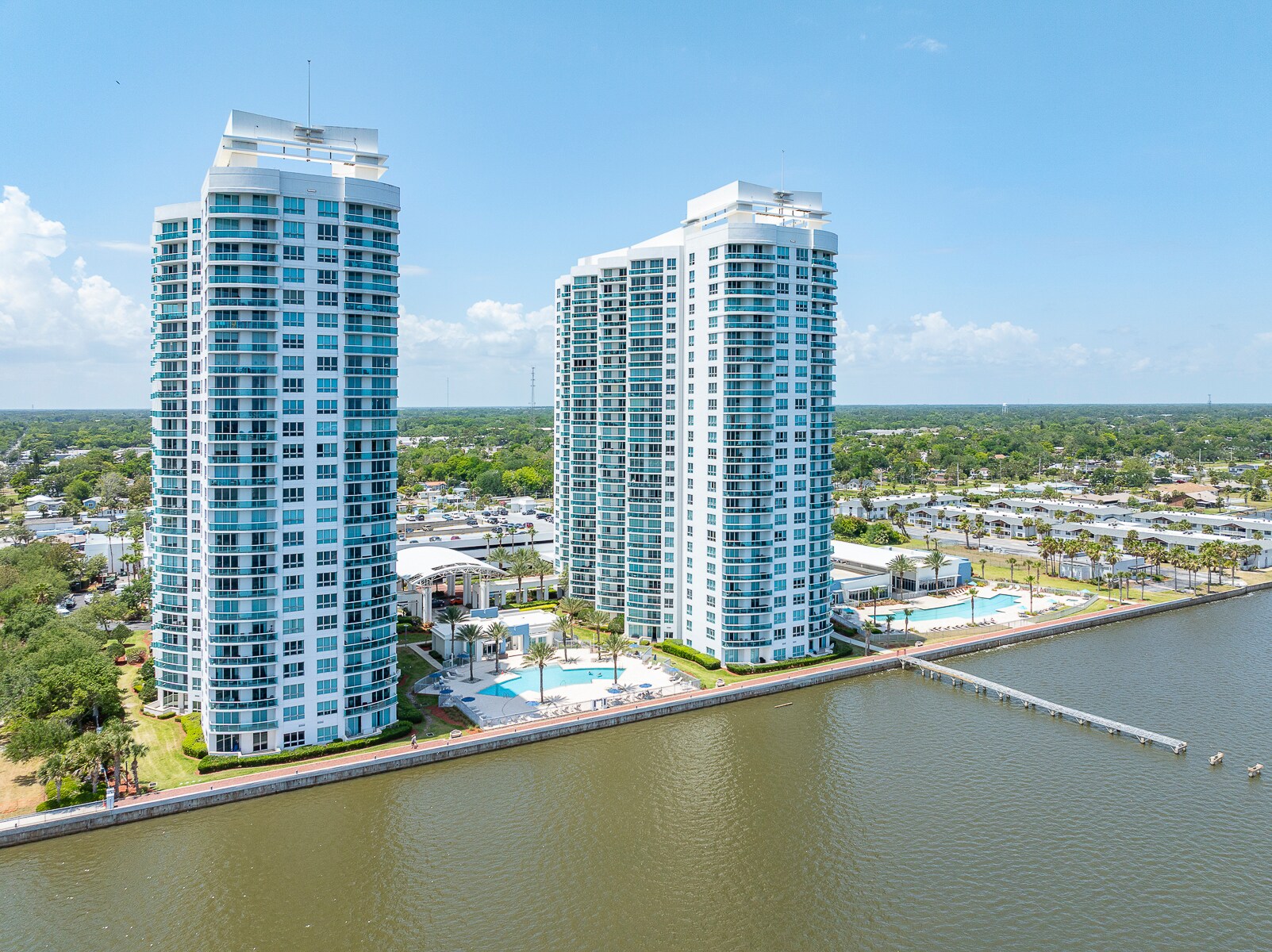 Building Photo - 231 Riverside Dr