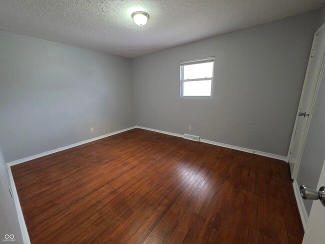 Building Photo - 86 S 6th Ave