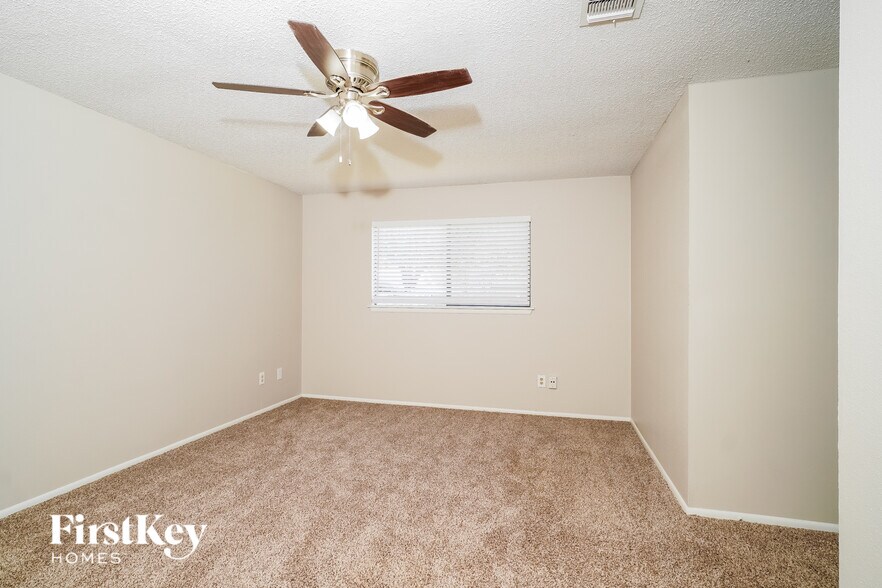 Building Photo - 1702 Jay Schellman St