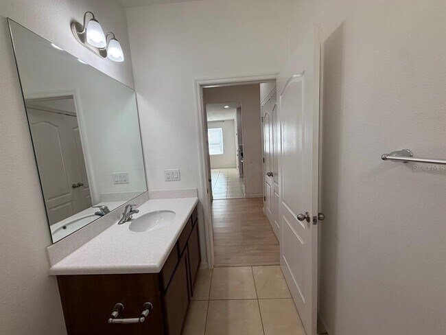 Building Photo - 3219 Stratton Cir