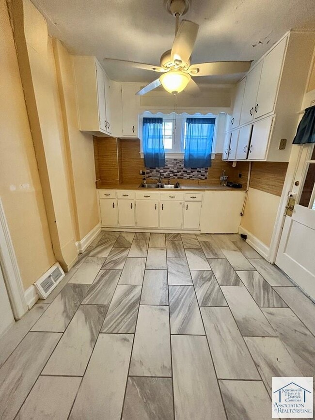 Building Photo - 2708 Riverside Dr