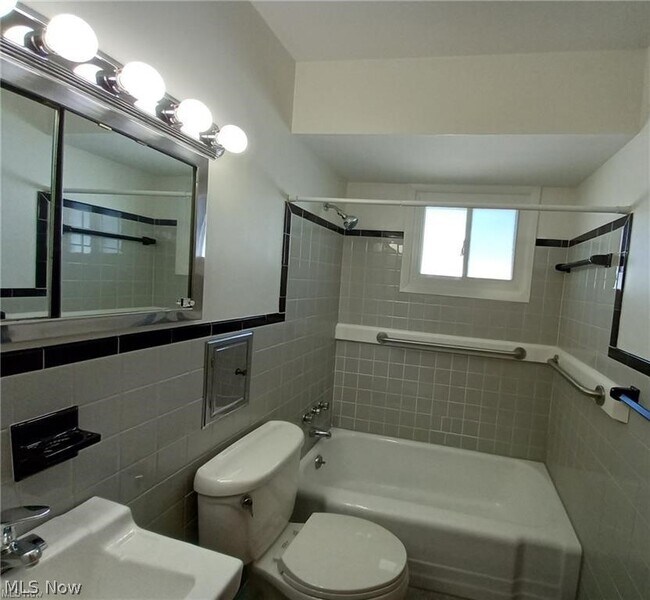 Building Photo - 567 Stetler Ave