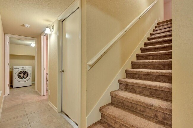Building Photo - 3925 Hueco Valley Dr