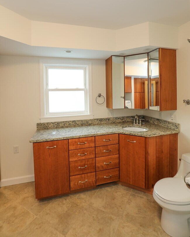 Building Photo - 32 Chapleau Ave