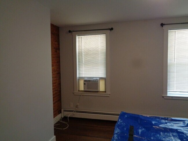 Building Photo - 4025 Falls Rd