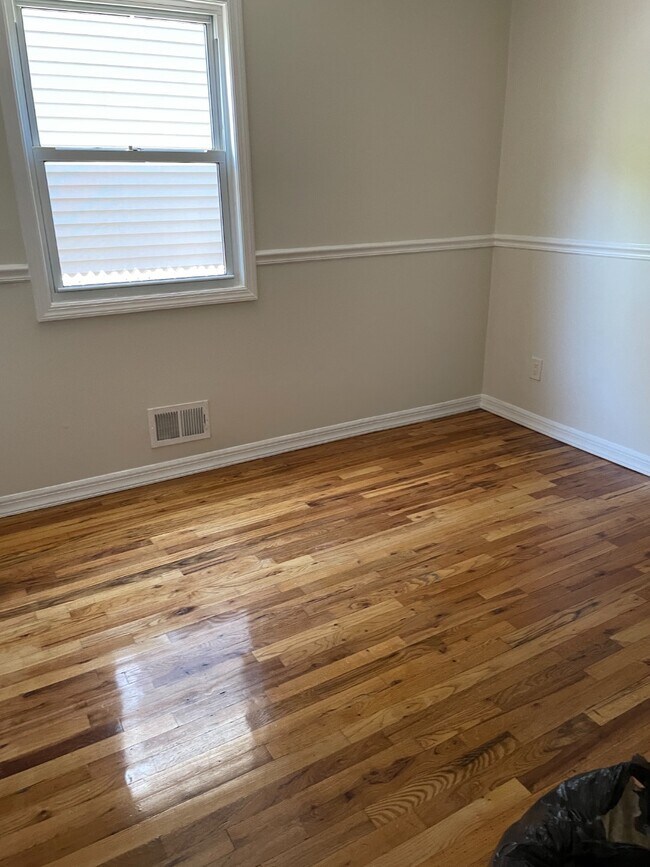 Building Photo - 2655 Richmond Ave